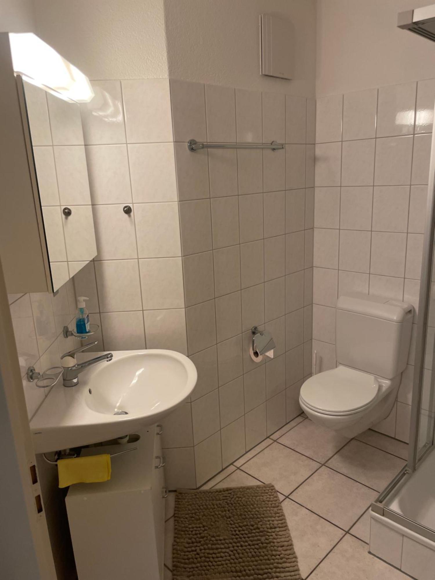 Homestay Mit Privatem Badezimmer In Guter Lage